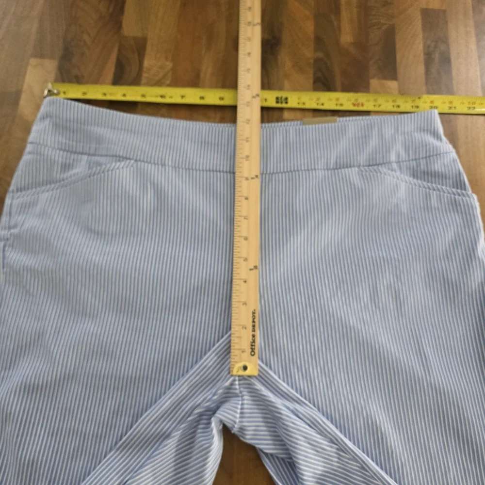 NWT Chico's Perfect Stretch Josie Slim Striped Chambray Shorts Size 18